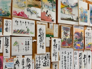 校园硬笔书画展，三年级学生才华绽放
